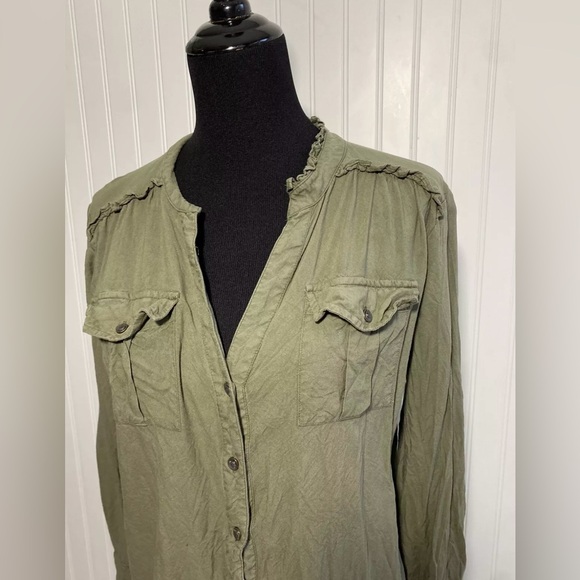 Sundance Womens Green Button Down Shirt with Ruffled Edge Size Medium Pockets - Picture 4 of 15